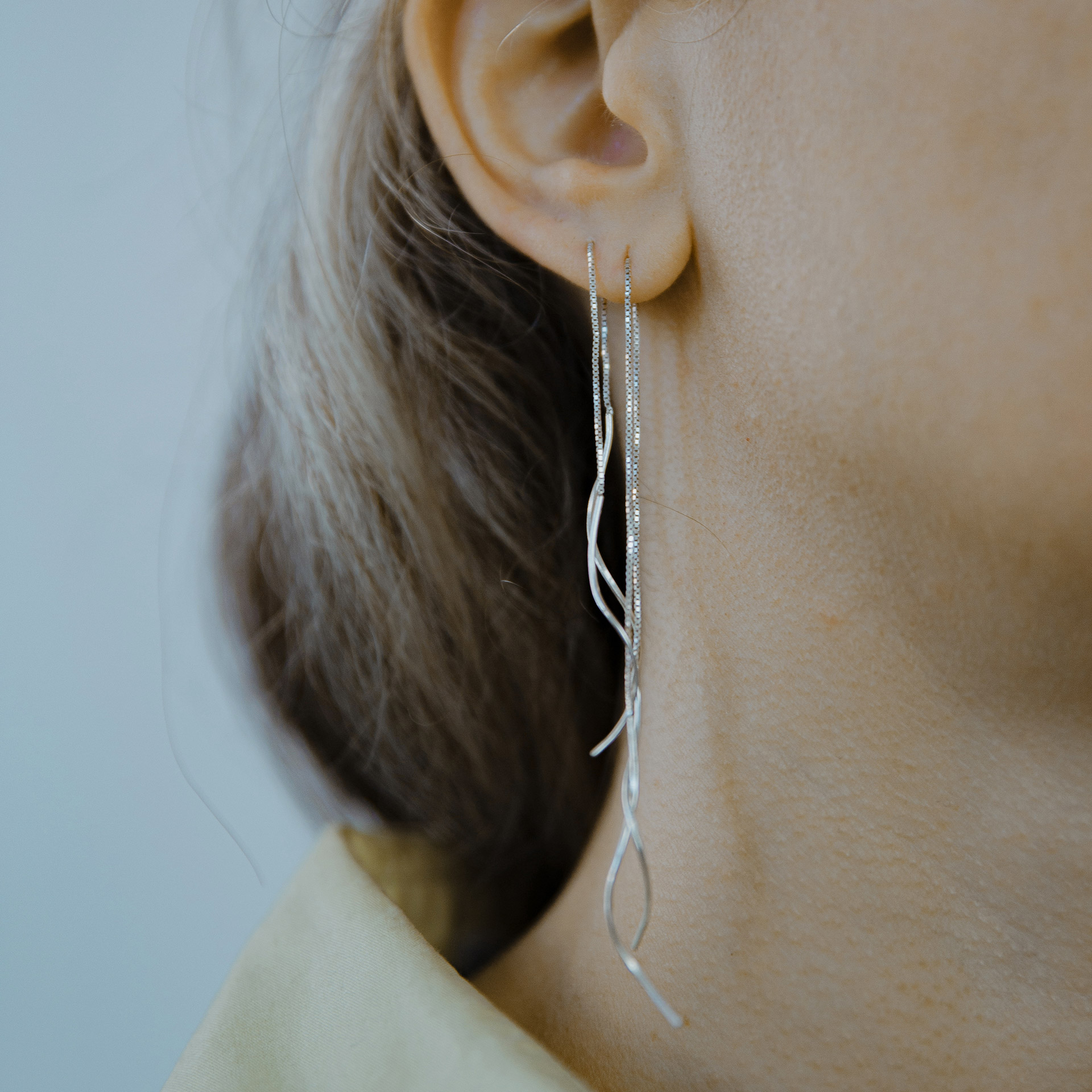 Tamanori thin dangling earrings in sterling silver.