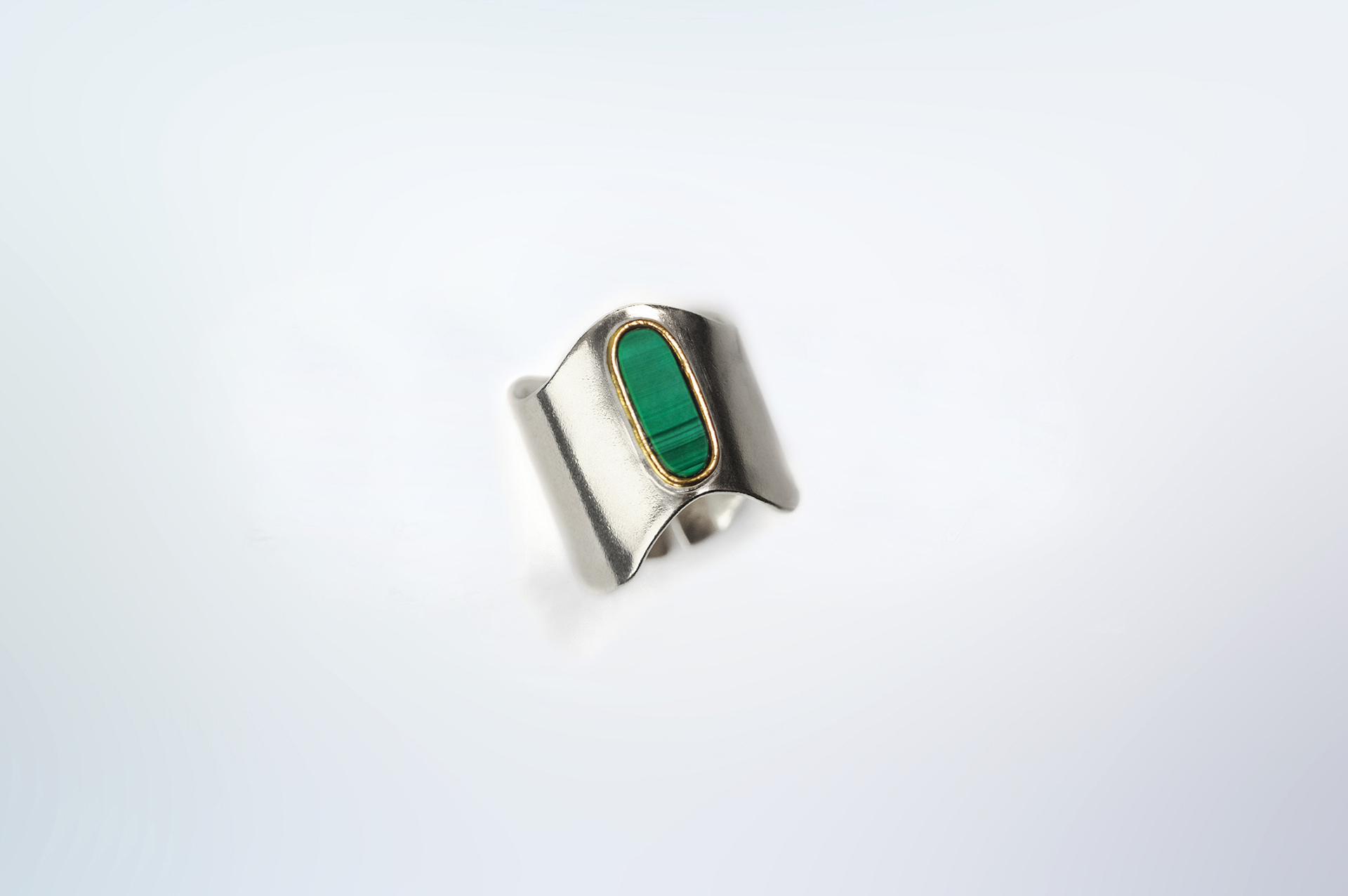 Rokku wide silver ring with malachite set in 18k gold