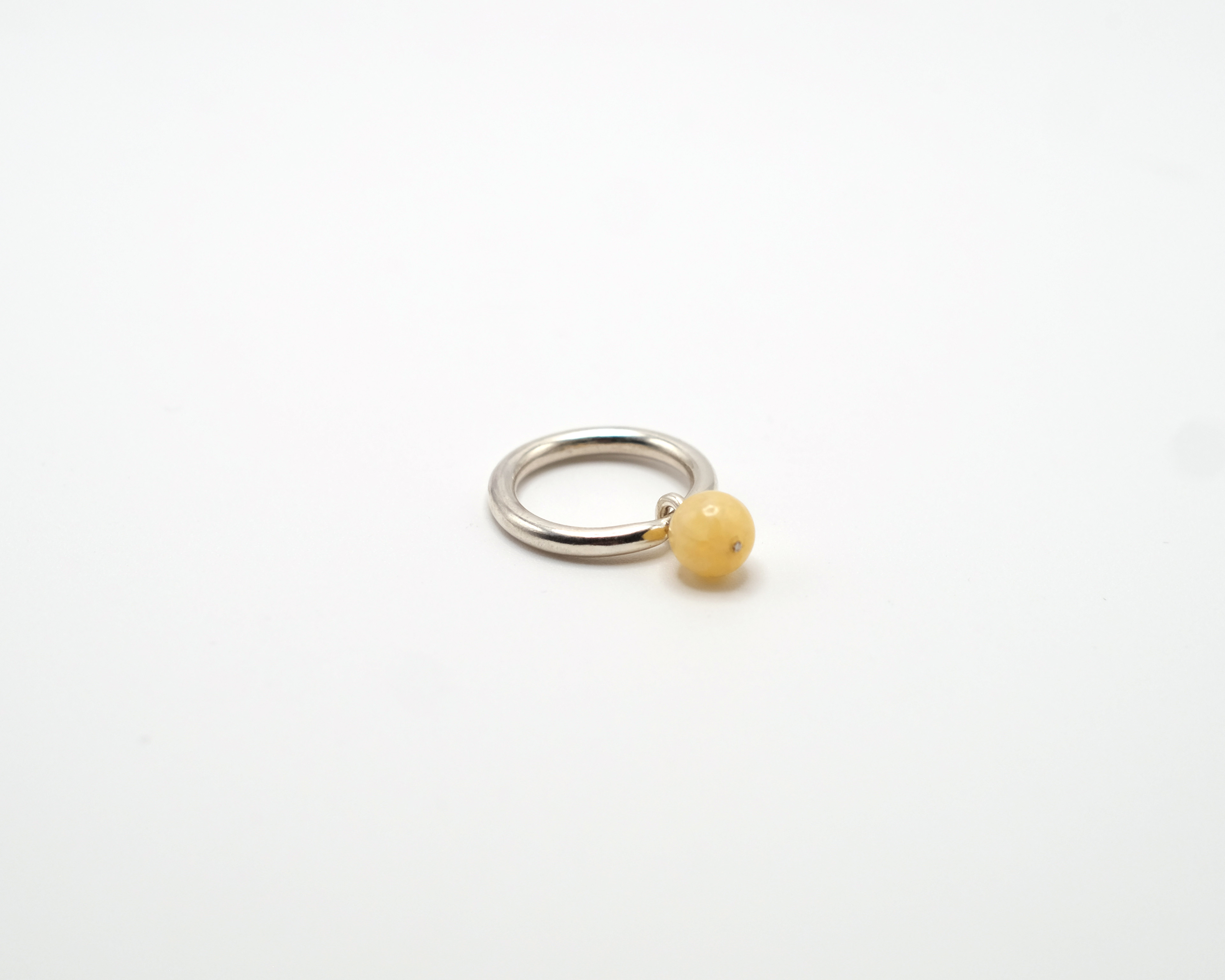 BoroBoro bead ring silver and honey jade.
