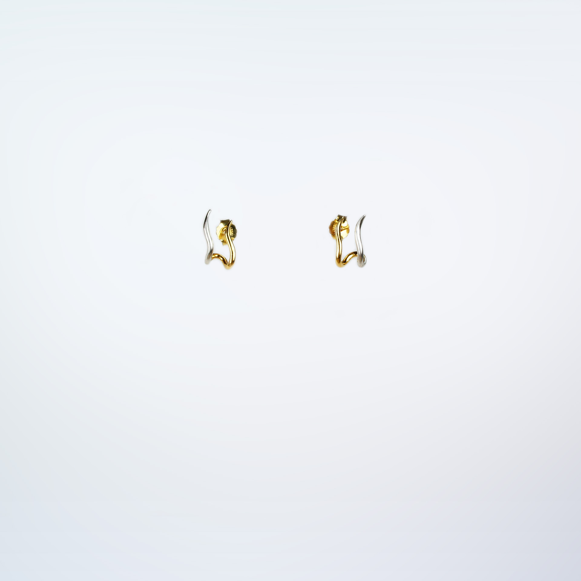 Hadou wavy stud earrings in silver.