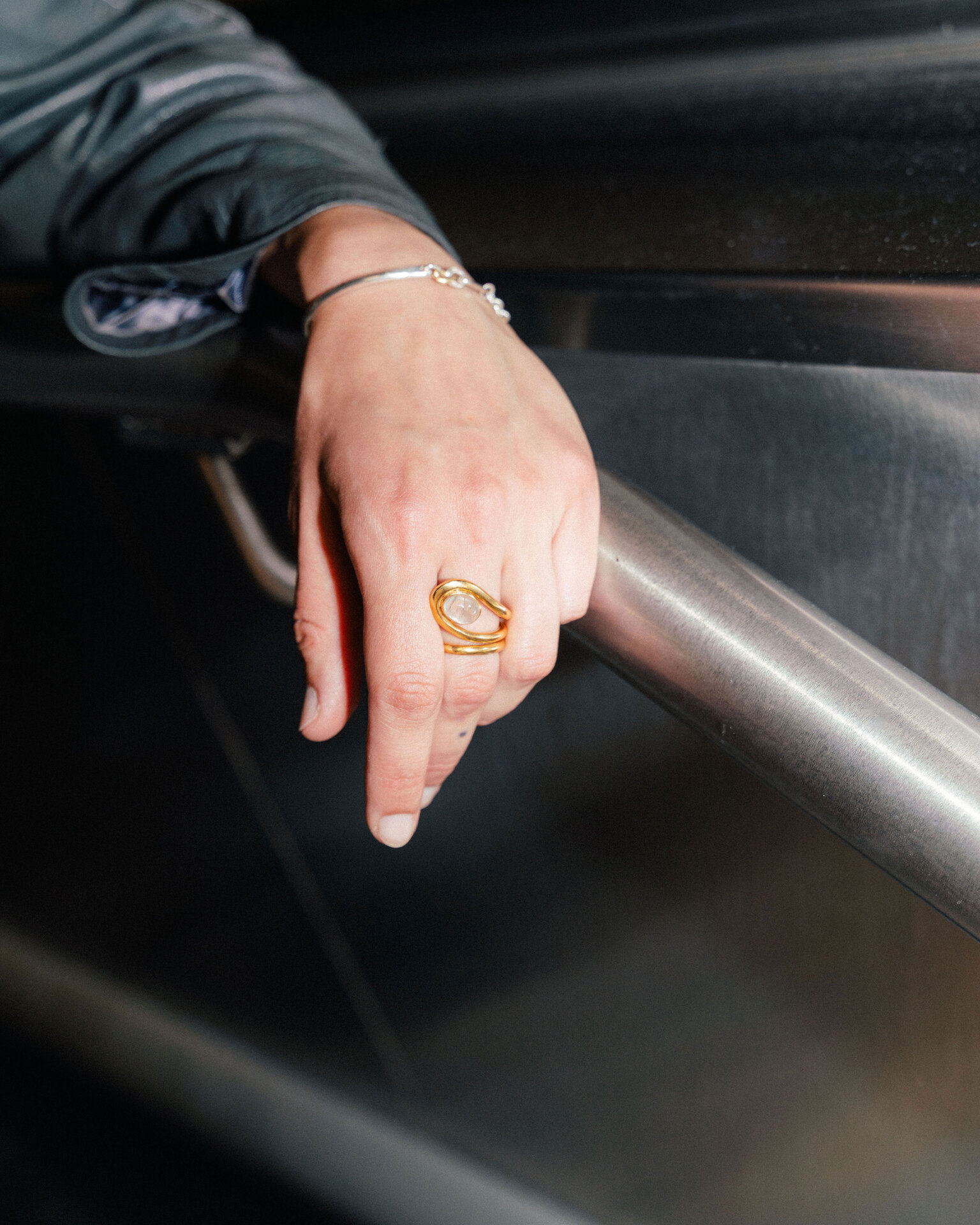 Uteki swirling ring with a prehnite oval stone. In gold plated silver.