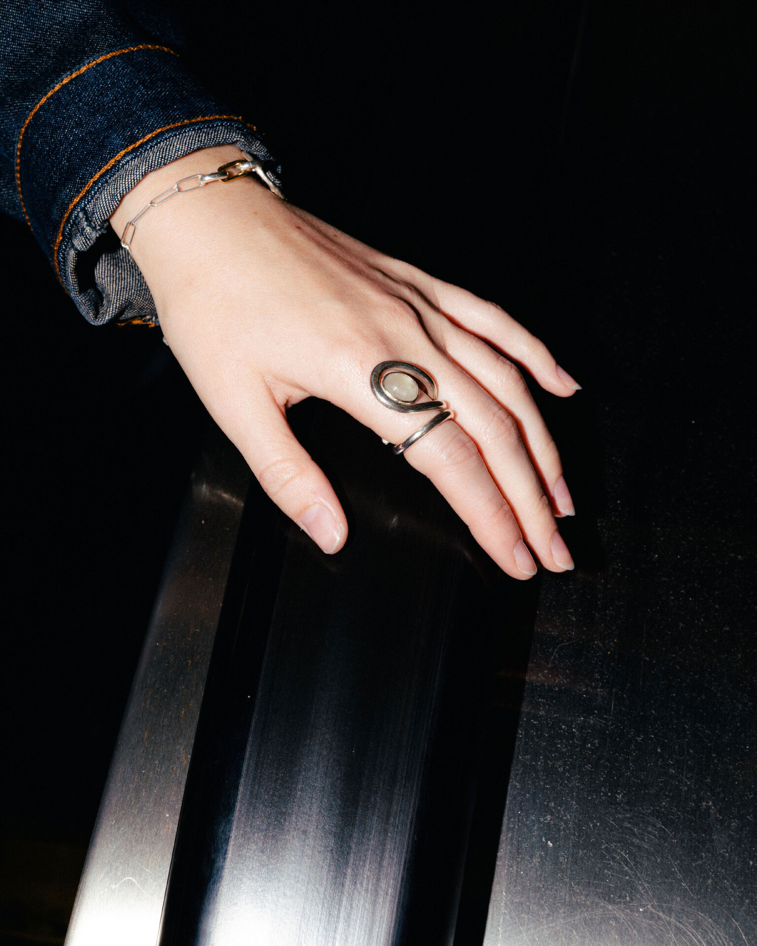 Uteki swirling ring with a prehnite oval stone. In sterling silver.