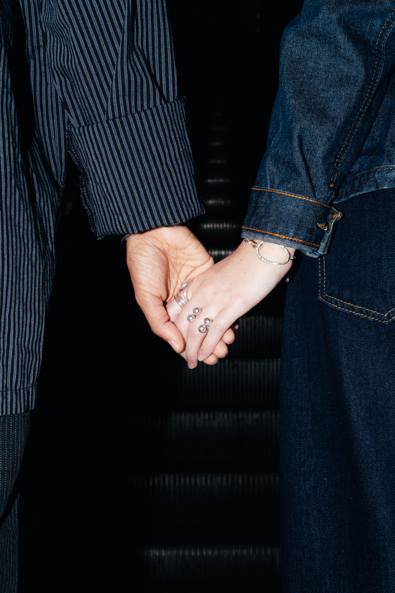 Piasu ring with four silver balls and a mother of pearl detail, in sterling silver.