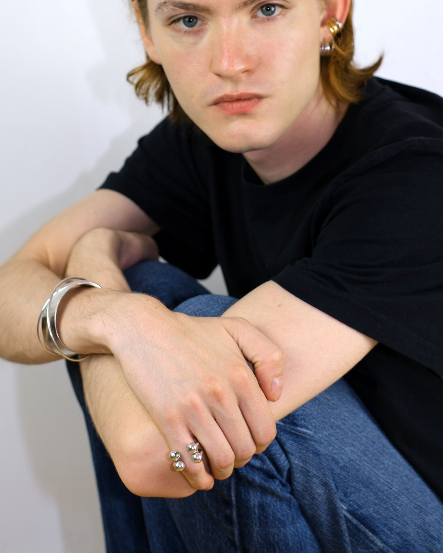 Piasu ring with four silver balls and a mother of pearl detail, in sterling silver.