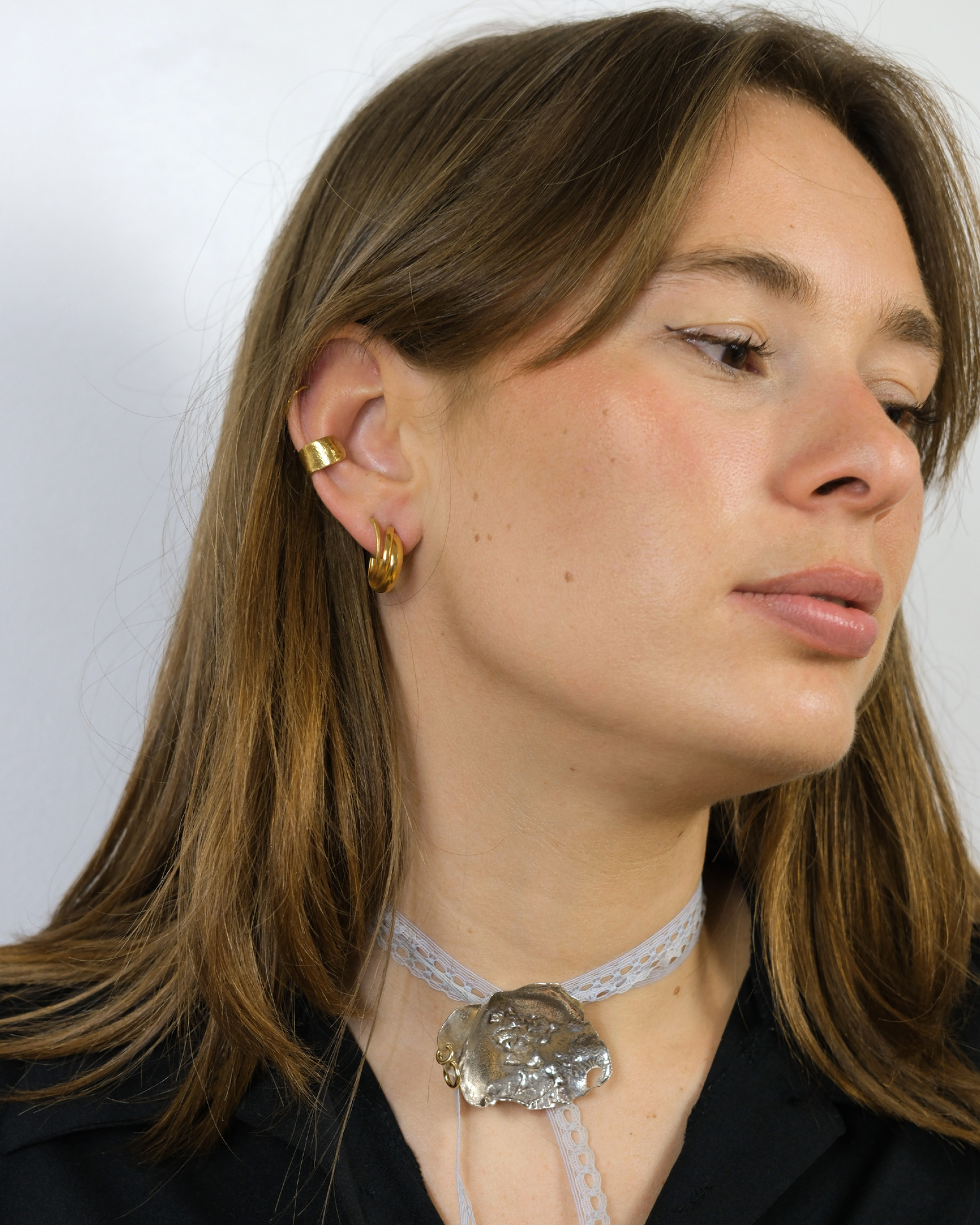 Hattari small crossed hoops in gold plated silver.