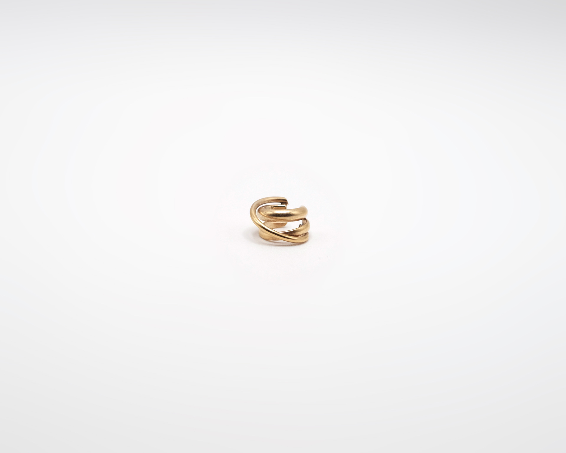 Hattari ear cuff with intertwined gold plated wires.